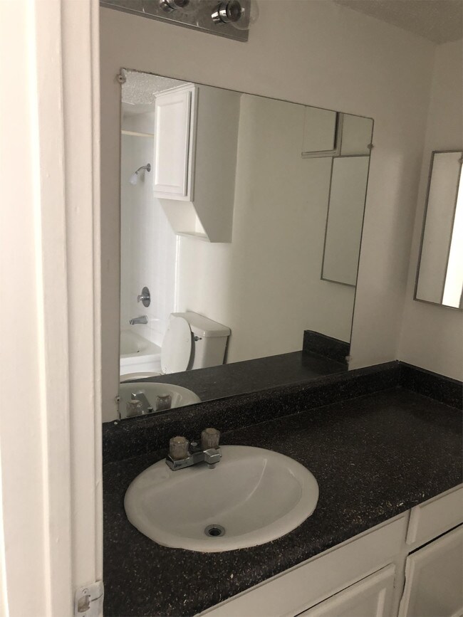 Foto del edificio - 226 Lake Meadows Dr