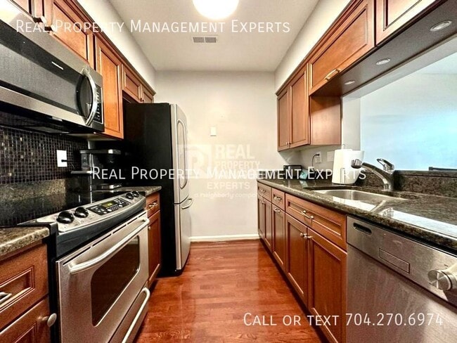 Foto del edificio - 5011 Sharon Rd