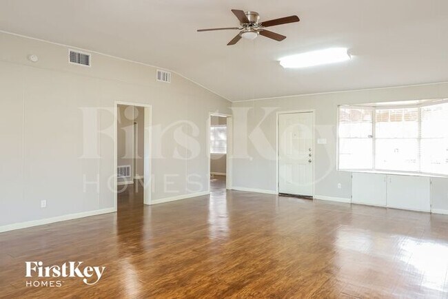 Foto del edificio - 6127 Bright Valley Dr