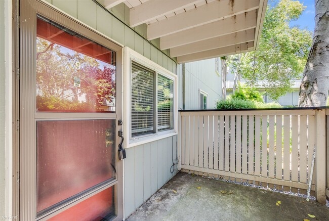 Building Photo - 2 br, 1 bath Condo - 413 Piccadilly Place 9