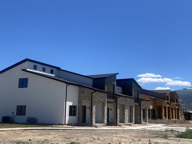 Foto del edificio - 3 br, 2.5 bath Townhome - 475 S 175 W 175 ...