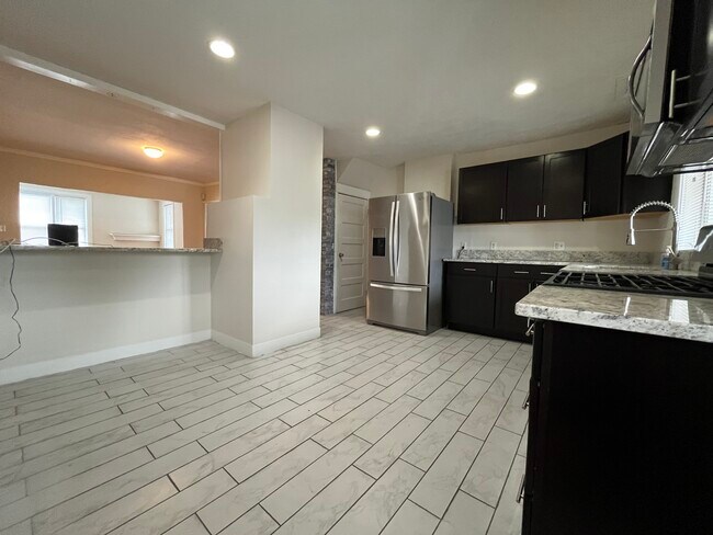 Cocina (2/3) - 52 Germain Ave