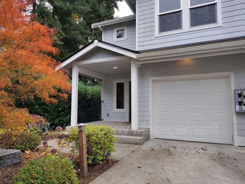 Photo - 10715 NE Rhody Way