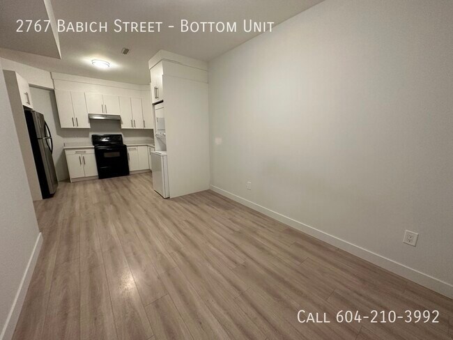 Photo du bâtiment - Renovated Unit in a Fourplex- Pet Friendly!
