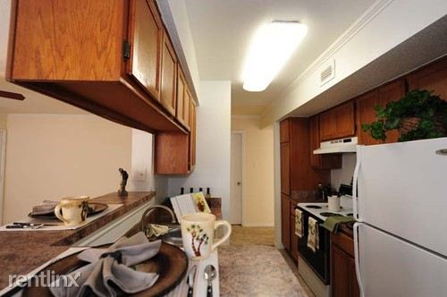 Foto del edificio - 317 Valley Wood Dr