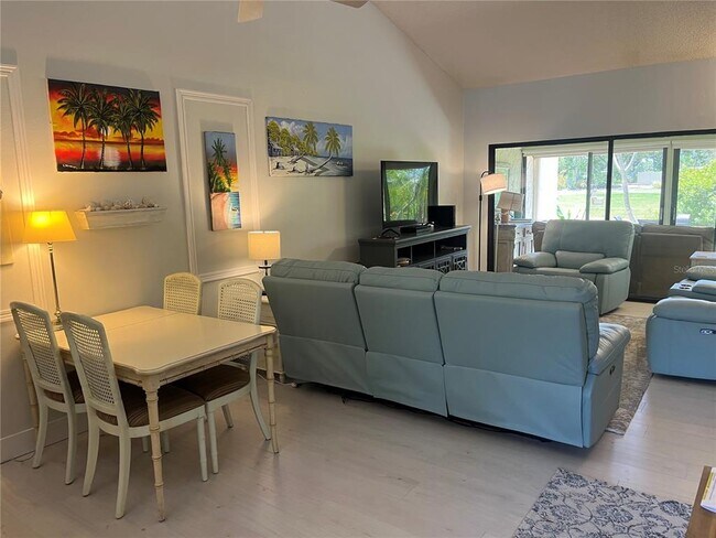 Foto del edificio - 650 Bird Bay Cir