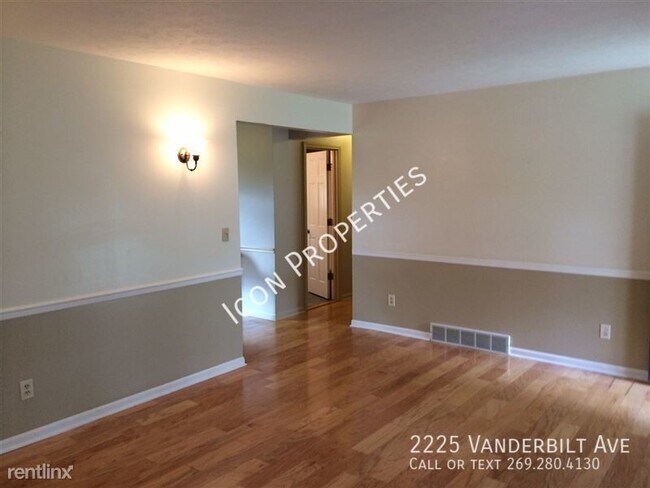 Building Photo - 2225 Vanderbilt Ave