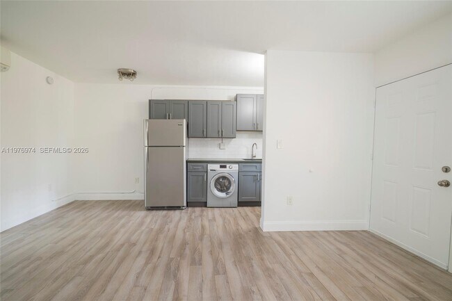 Building Photo - 7901 SW 64th Ave