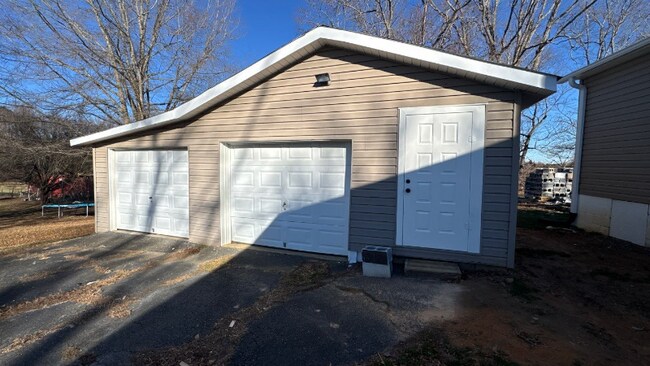 Foto del edificio - 391 Poplar Springs Rd