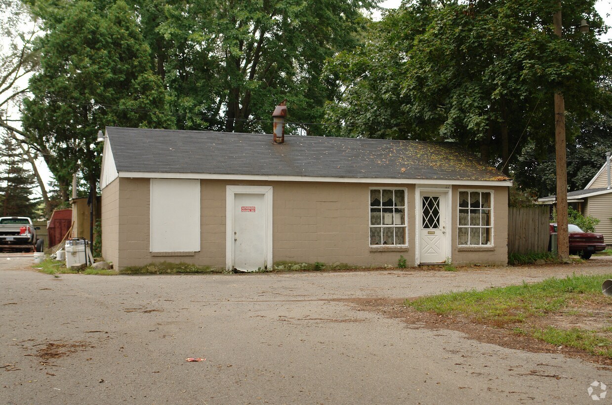Primary Photo - Mobile Home Manor