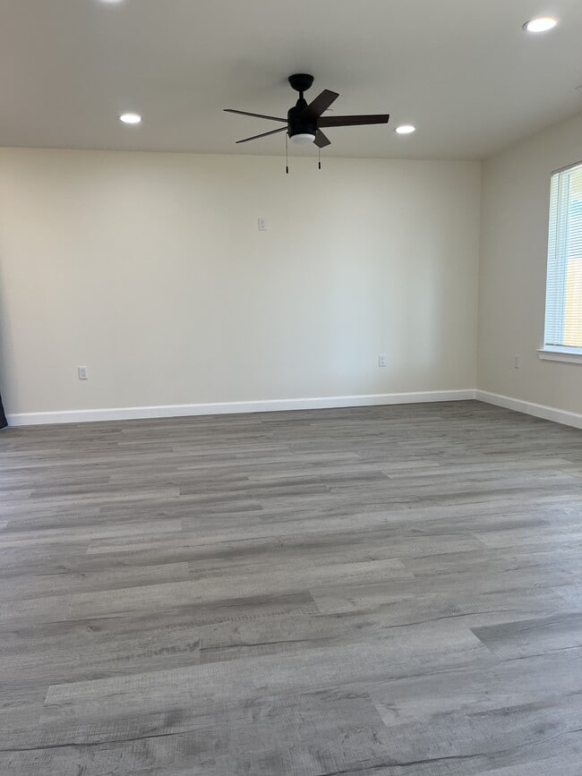 Foto del edificio - 5104 Chestnut Rd