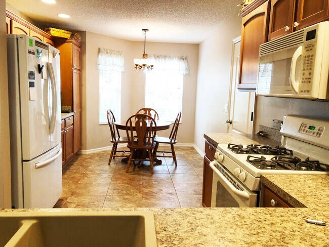 Building Photo - 873 Astor Way