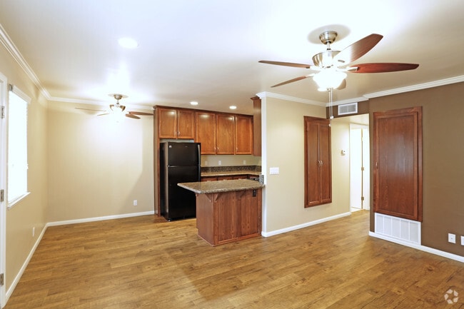 Interior Photo - Crandall Apartments - 3-Weeks Off with a 1...