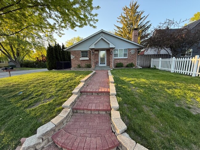 Building Photo - 522 Lilac Ct