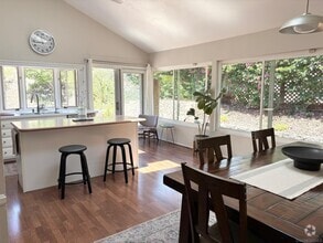 Building Photo - 9956 Courtyard Dr