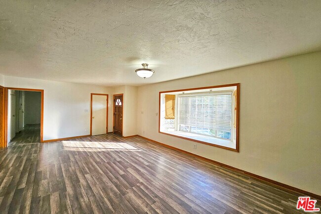 Foto del edificio - 9321 Donna Ave