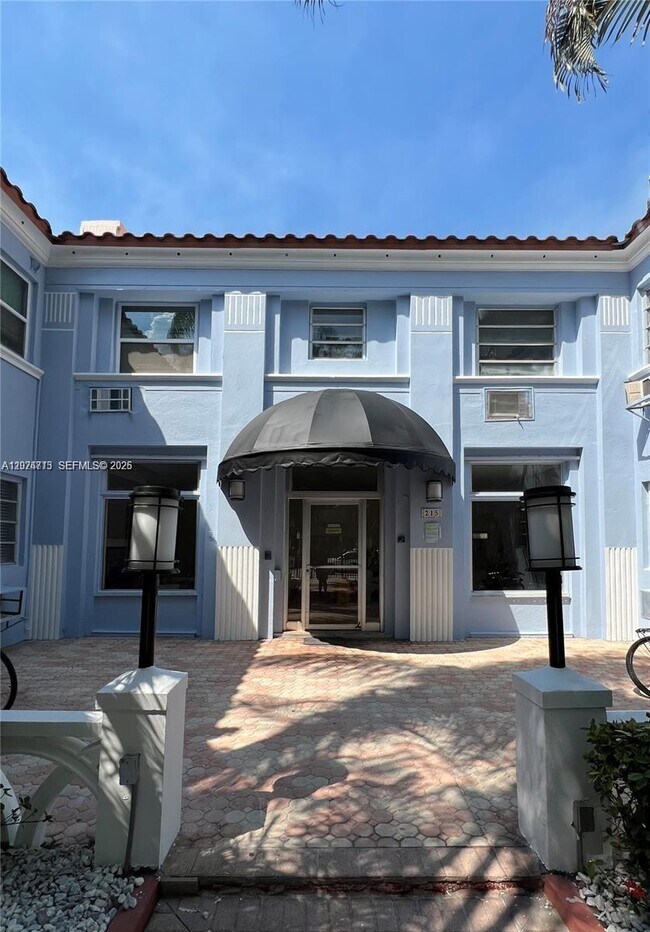 Building Photo - 215 30th St