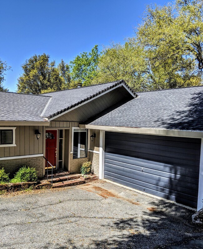 Building Photo - 12540 Lake Wildwood Dr