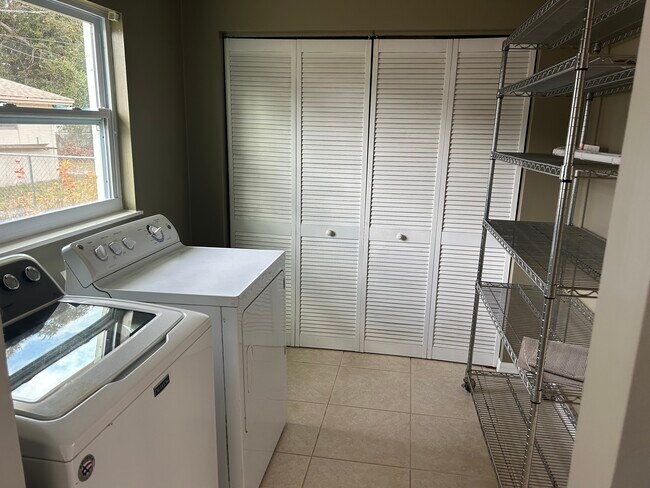 Despensa - 134 Burns Ave