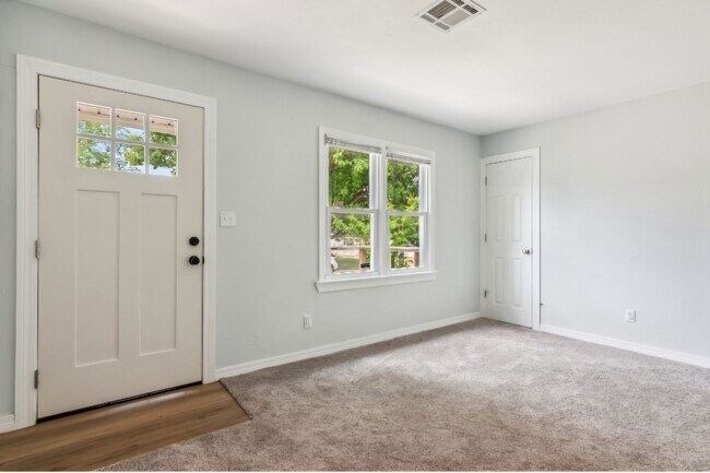 Building Photo - Newly Remodeled Home near the Village