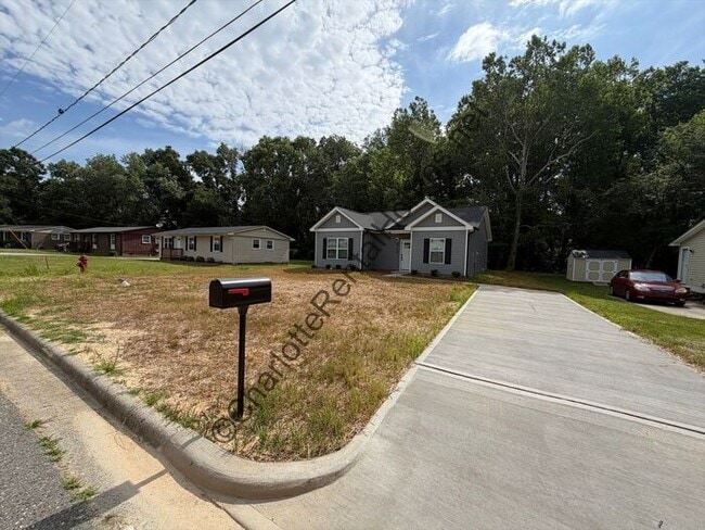 Building Photo - New home on great street!
