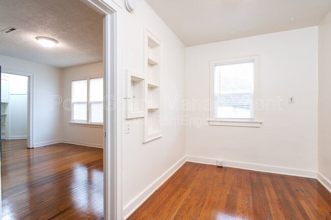 Foto del edificio - 621 N Broadview Ave