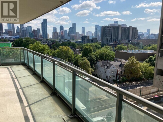 Photo du bâtiment - 736 Spadina Ave.