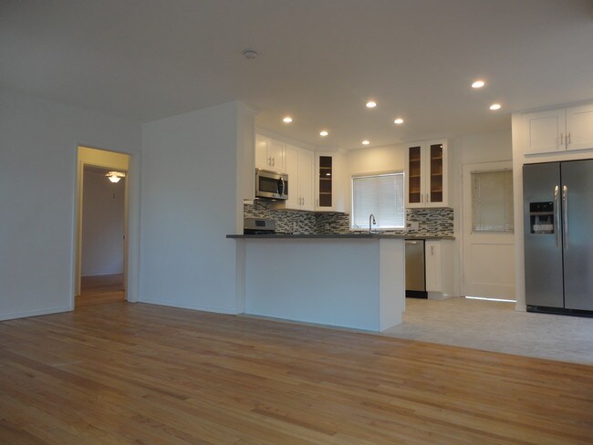 Building Photo - 3180 Rowena Ave