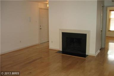 Building Photo - Bright and Cozy Two Bedroom Condo, One Blo...