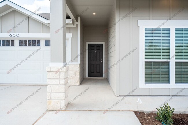 Building Photo - 600 Goates Rd