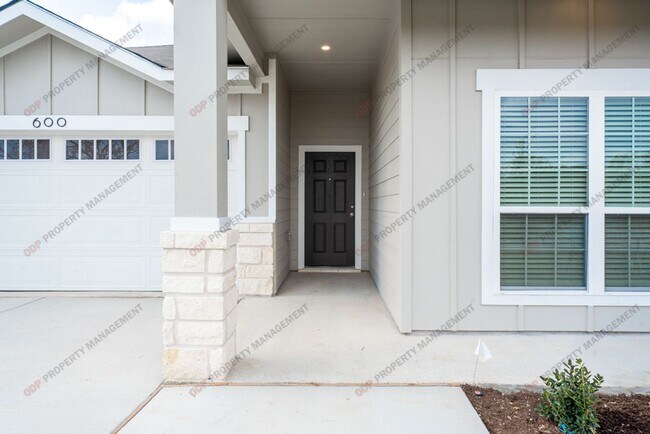 Foto del edificio - 600 Goates Rd