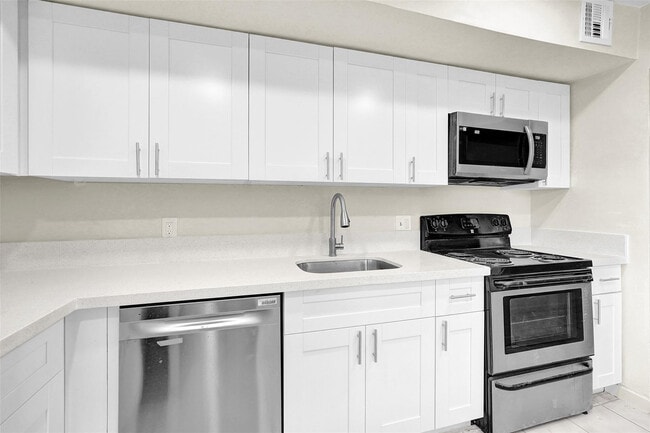 Foto del edificio - 4218 Inverrary Blvd