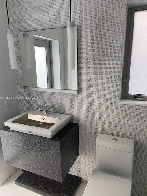 Building Photo - 1000 N Shore Dr