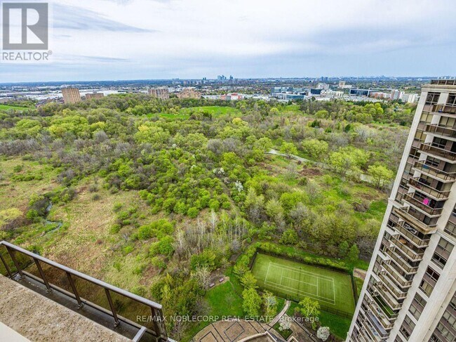 Photo du bâtiment - 710 Humberwood Blvd