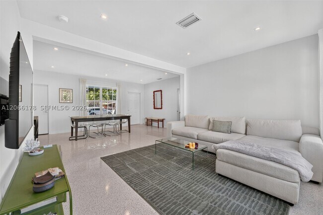 Foto del edificio - 7516 Mutiny Ave