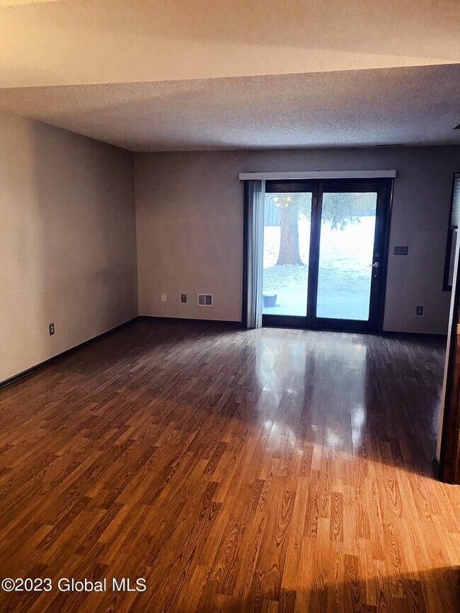 Foto del edificio - 5 Wilton Ct