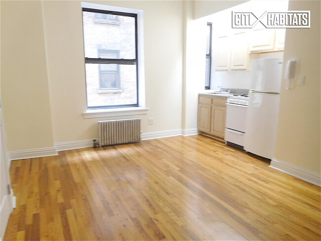 Building Photo - 355 W 85th St