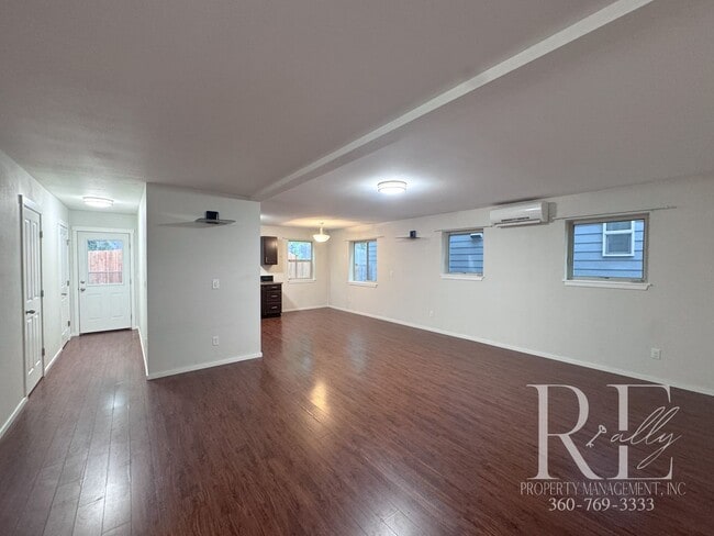 Foto del edificio - Comfort Meets Style in This Charming Poulsbo Home on Inspiration Street