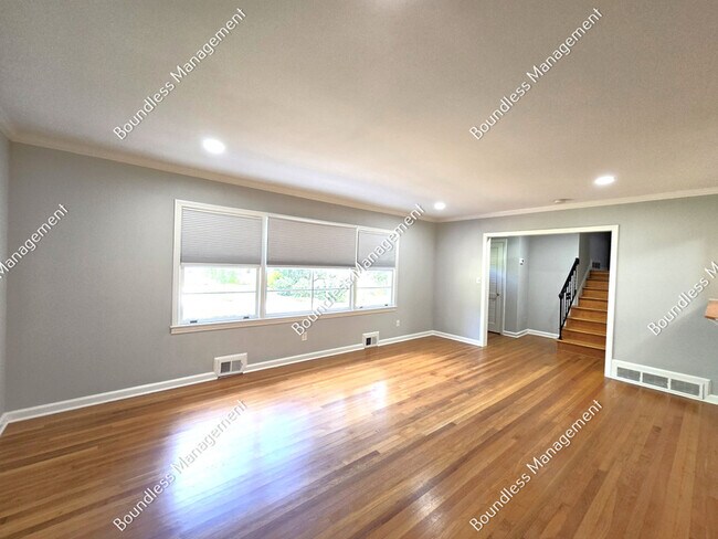 Foto del edificio - 2233 Leafmore Dr