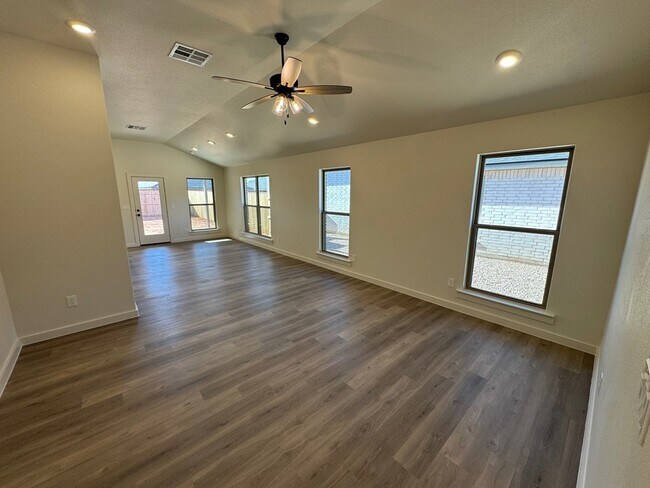 Foto del edificio - 240 Trailblazer Ln