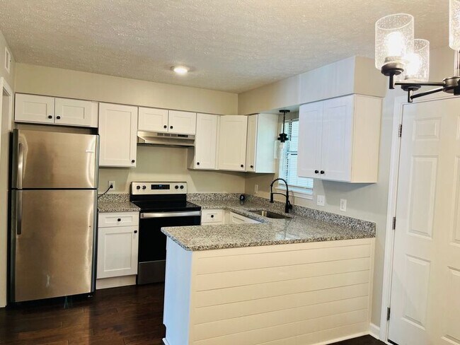 Building Photo - 9 Rolling Meadows Dr