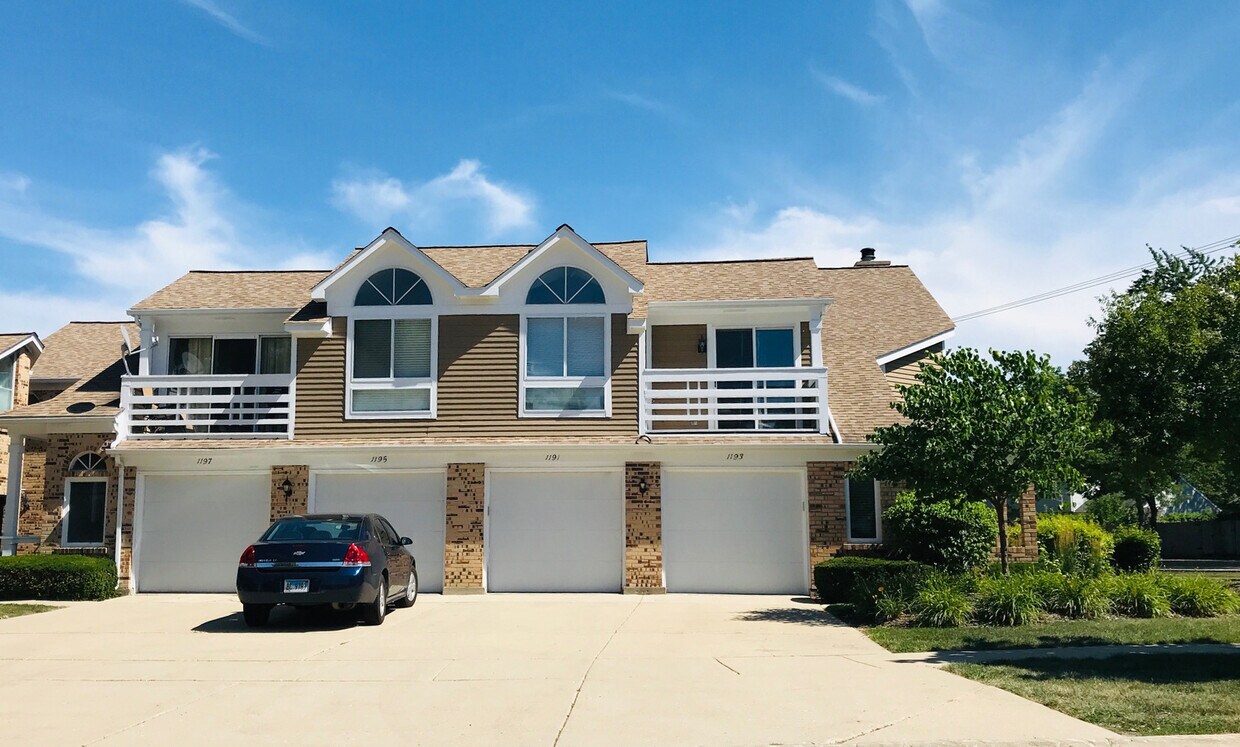 1 car Garage and Parking - 1191 Ranchview Ct