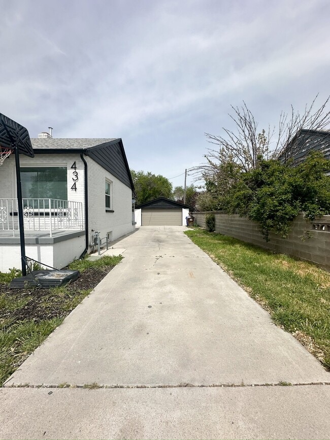 Building Photo - 434 Alta View Dr