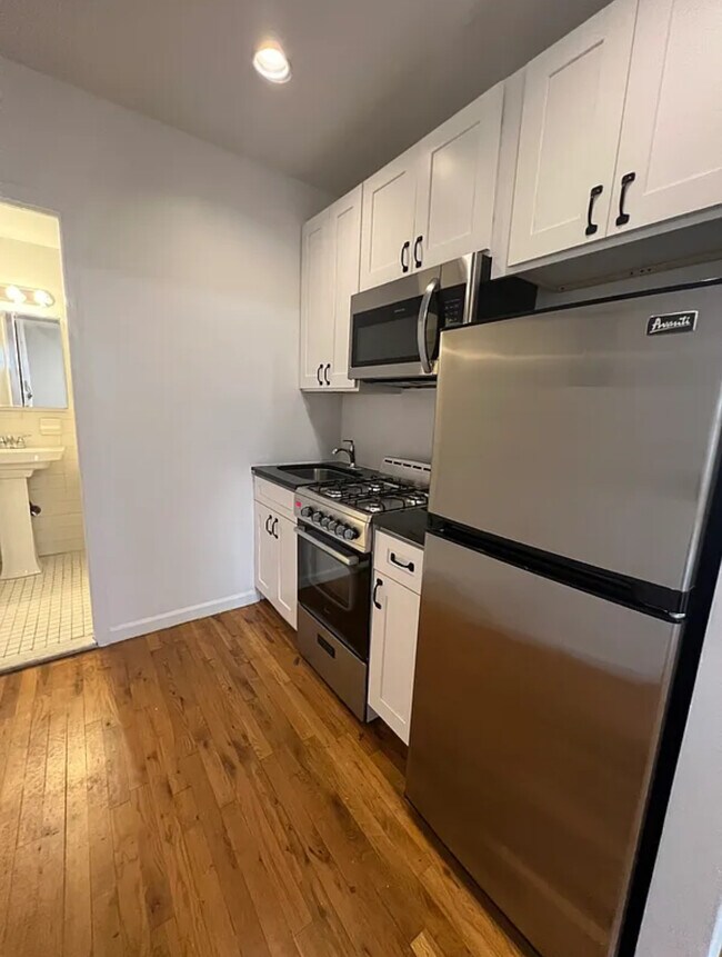 Foto del edificio - 236 E 83rd St