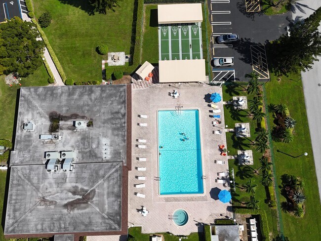 Foto del edificio - 2521 Red Hibiscus Blvd