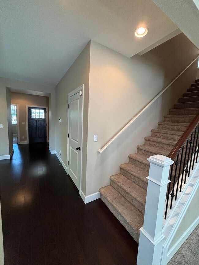 Building Photo - NW Portland- Newer Bethany Home! Gourmet Kitchen, Open Loft/Landing, Large  Master Suite!