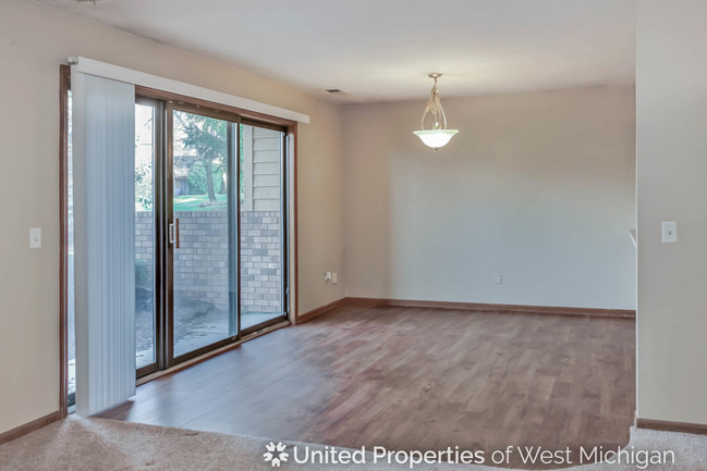 Building Photo - 6691 Boca Vista Dr NE