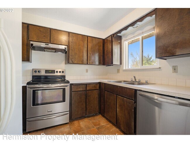 Building Photo - 3 br, 2 bath House - 935 E Gladys Ave