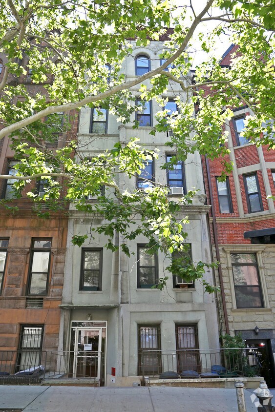 Building Photo - 154 W 75th St