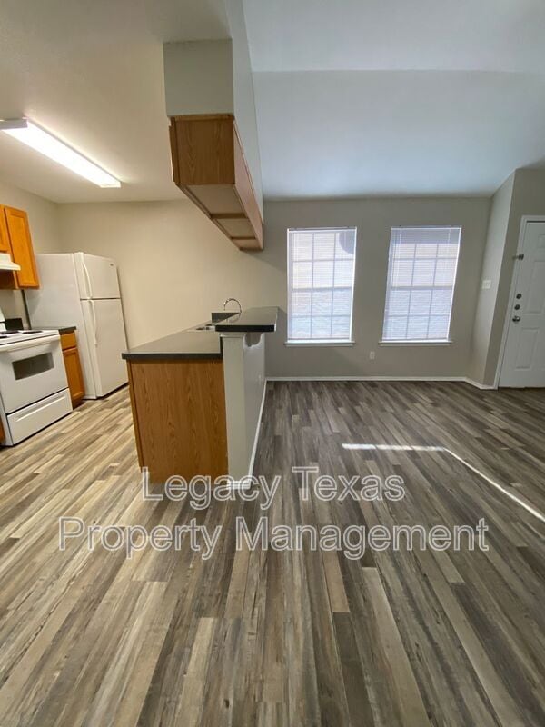 Foto del edificio - 641 Woodard Ave